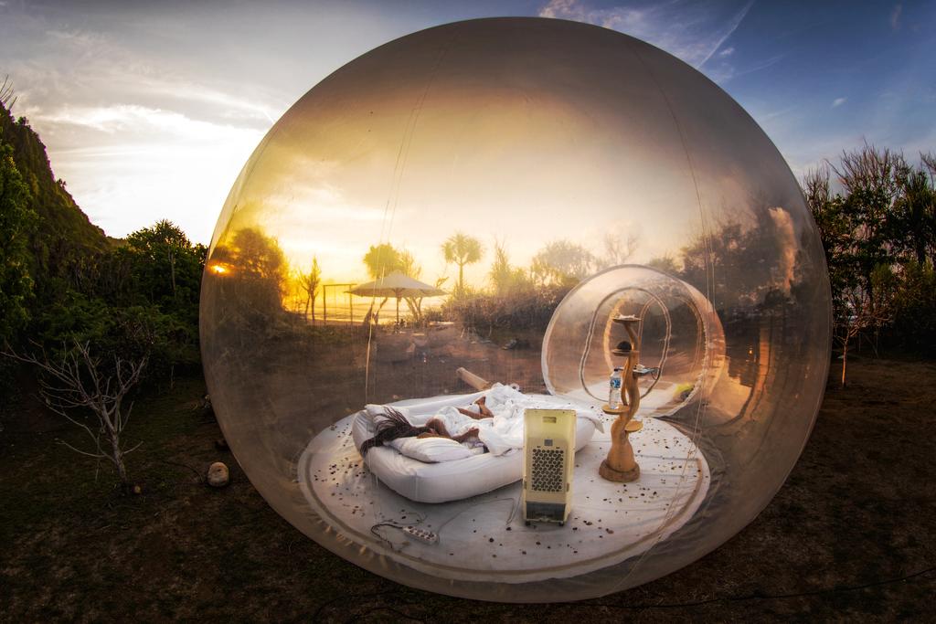 戶(hù)外搭建露營(yíng)帳篷