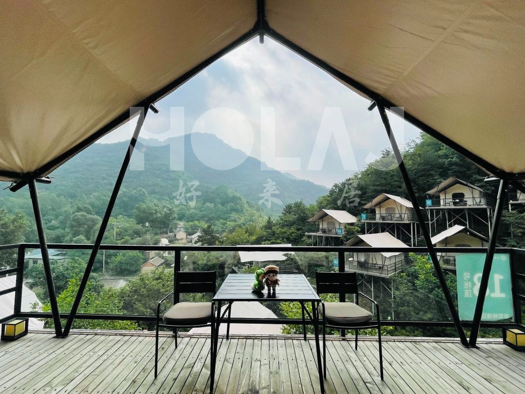 使用酒店帳篷開設(shè)露營風(fēng)咖啡店